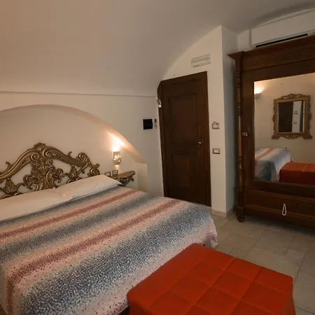 Del Castelvecchio 3*