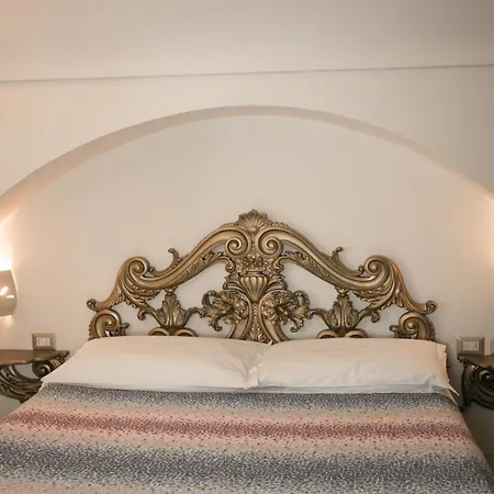 Del Castelvecchio Bed and Breakfast